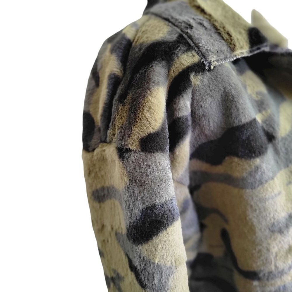 Beautiful Oversized Camo Faux Fur Modern Jacket Women | Size S - Picture 9 of 16